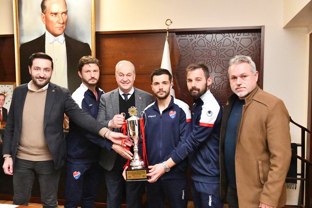 ŞAMPİYON TAKIMDAN BAŞKAN ERDEM’E ZİYARET